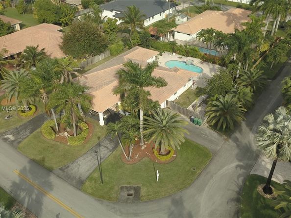 12421 SW 76th St, Miami FL 33183