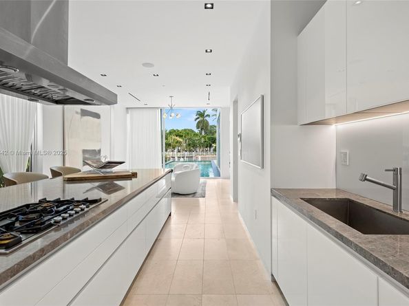 1031 W 48th St 6, Miami Beach FL 33140