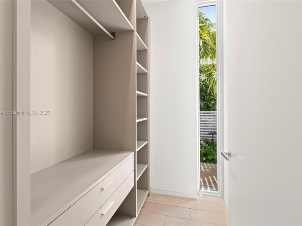 1031 W 48th St 6, Miami Beach FL 33140