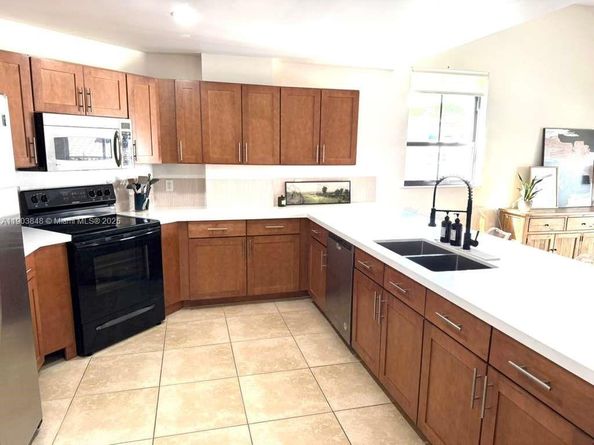 8390 SW 72nd Ave 519, Miami FL 33143