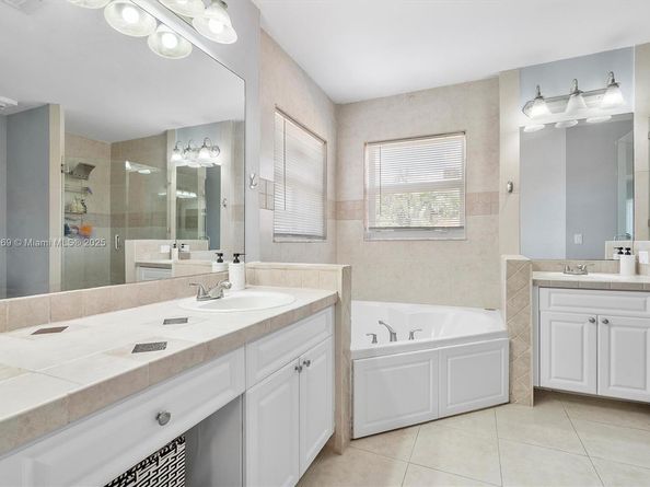 19257 NW 14th St, Pembroke Pines FL 33029