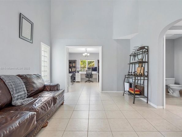 19257 NW 14th St, Pembroke Pines FL 33029
