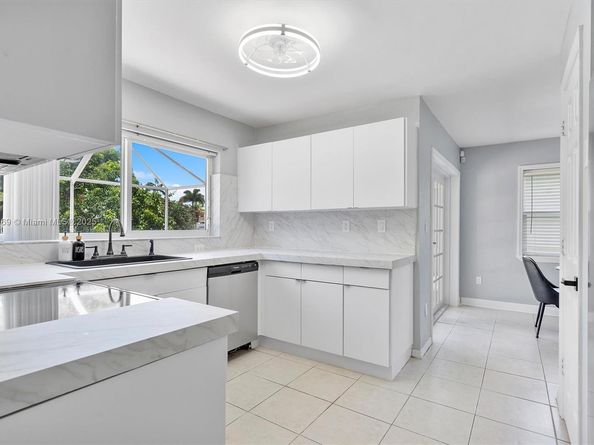 19257 NW 14th St, Pembroke Pines FL 33029