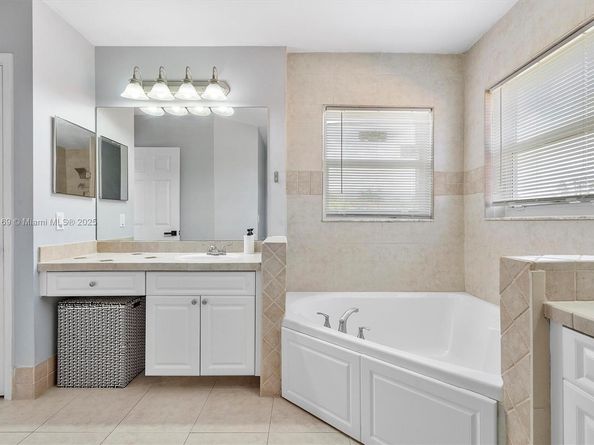 19257 NW 14th St, Pembroke Pines FL 33029
