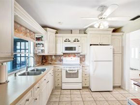 8571 NW 15th Ct, Pembroke Pines FL 33024