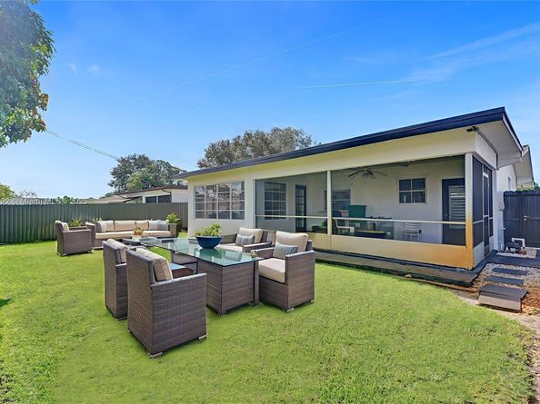 8571 NW 15th Ct, Pembroke Pines FL 33024