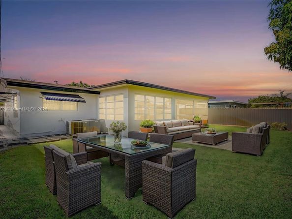 8571 NW 15th Ct, Pembroke Pines FL 33024