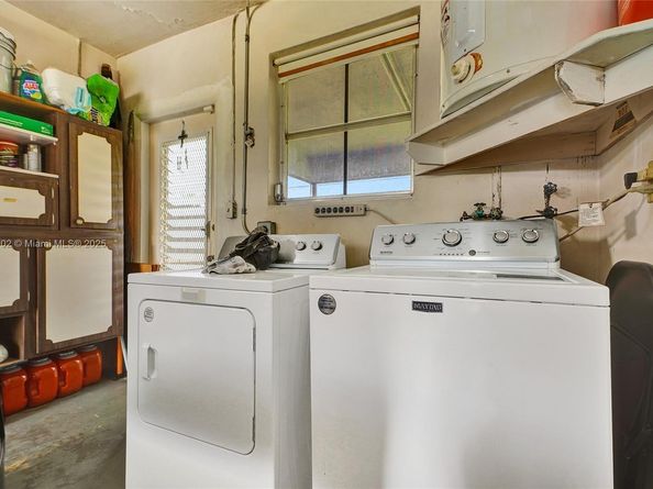 8571 NW 15th Ct, Pembroke Pines FL 33024