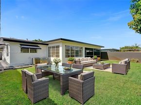 8571 NW 15th Ct, Pembroke Pines FL 33024