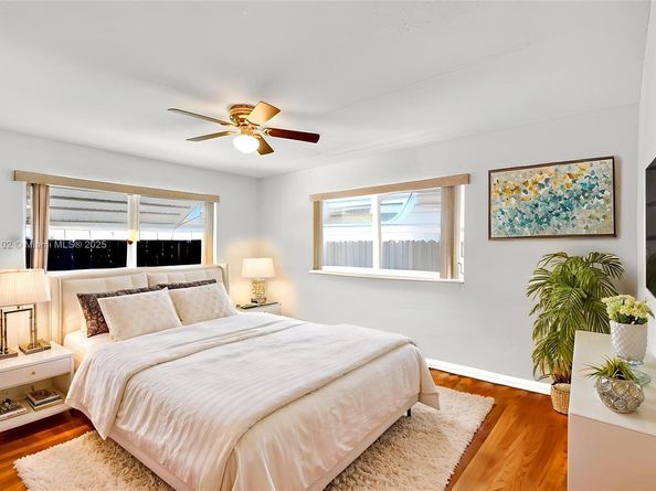 8571 NW 15th Ct, Pembroke Pines FL 33024