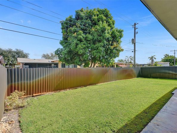 8571 NW 15th Ct, Pembroke Pines FL 33024