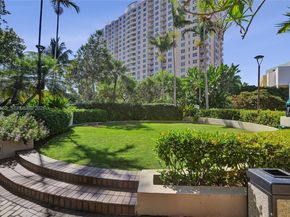 520 Brickell Key Dr A1015, Miami FL 33131