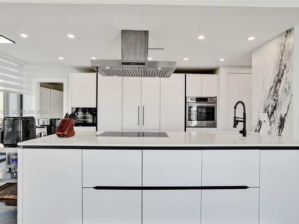 520 Brickell Key Dr A1015, Miami FL 33131