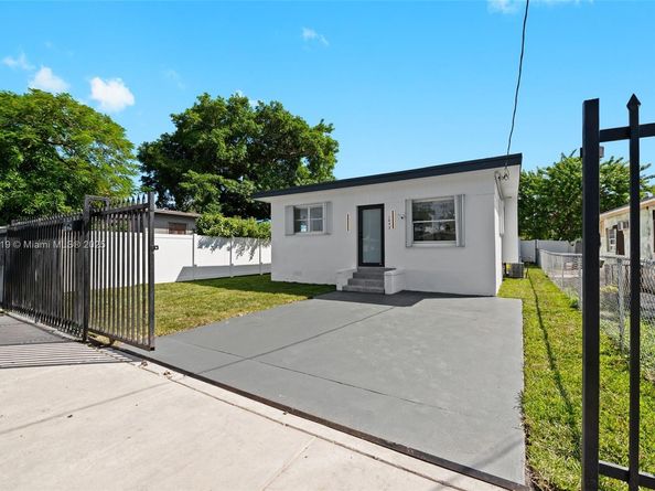 1842 NW 67th St, Miami FL 33147