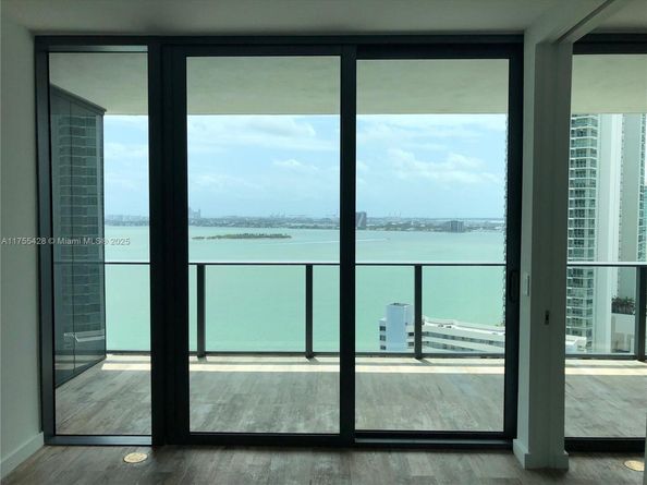 650 NE 32nd St 2006, Miami FL 33137