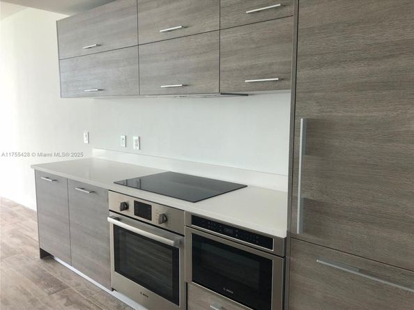 650 NE 32nd St 2006, Miami FL 33137