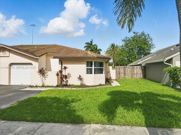 5874 SW 97th Ter, Cooper City FL 33328