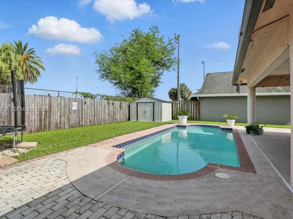 5874 SW 97th Ter, Cooper City FL 33328