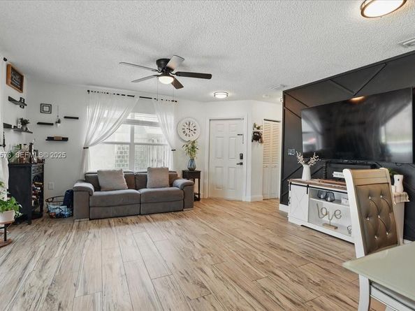 5874 SW 97th Ter, Cooper City FL 33328