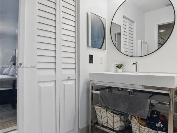 5874 SW 97th Ter, Cooper City FL 33328