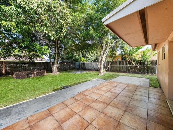 2821 N 74th Ave, Hollywood FL 33024