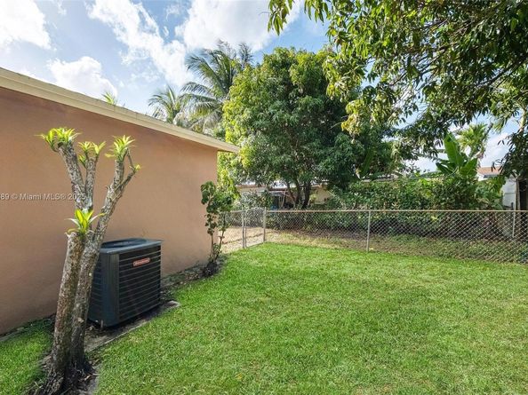 2821 N 74th Ave, Hollywood FL 33024