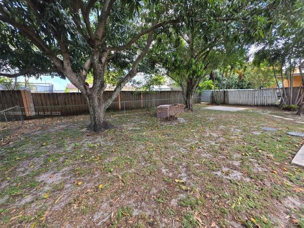 2821 N 74th Ave, Hollywood FL 33024