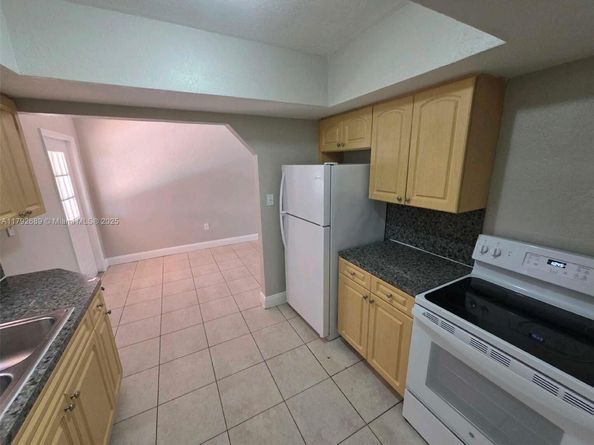 2821 N 74th Ave, Hollywood FL 33024