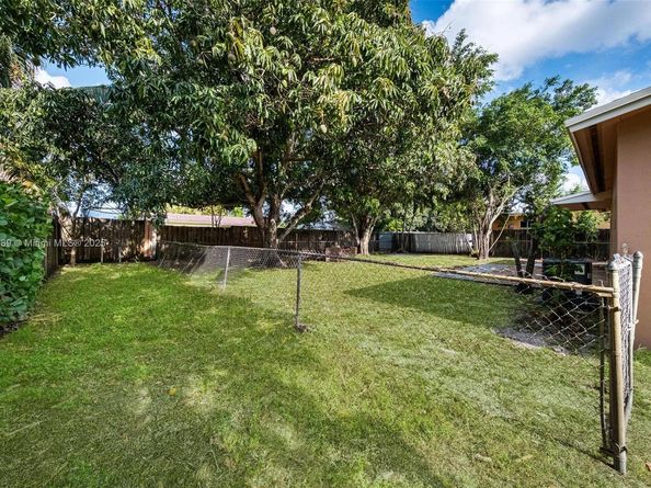 2821 N 74th Ave, Hollywood FL 33024