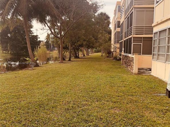 3940 NW 42nd Ave 115, Lauderdale Lakes FL 33319