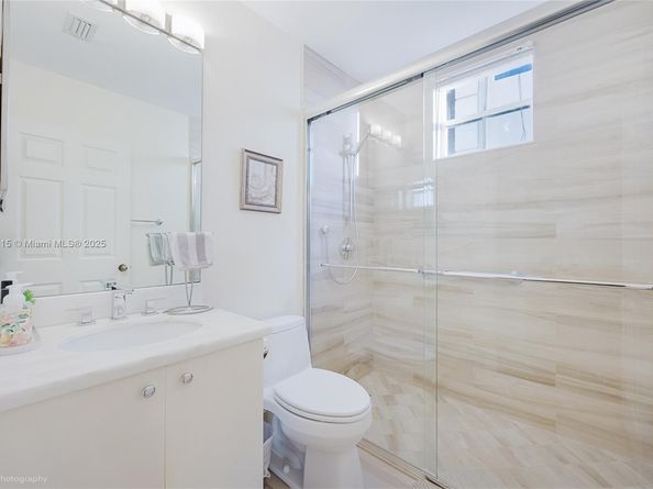 4394 Fox Ridge Dr, Weston FL 33331