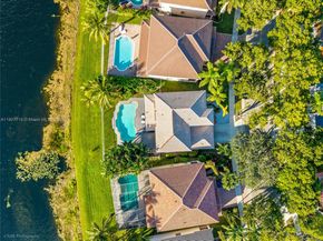 4394 Fox Ridge Dr, Weston FL 33331