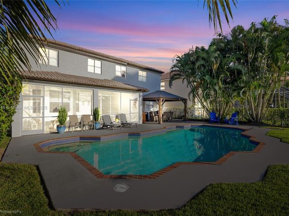 4394 Fox Ridge Dr, Weston FL 33331