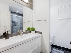 4394 Fox Ridge Dr, Weston FL 33331