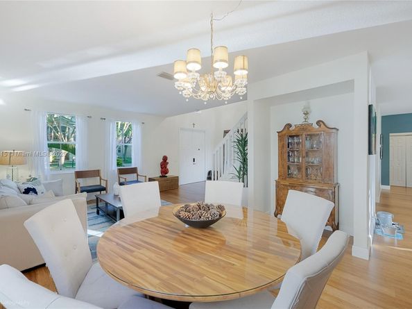 4394 Fox Ridge Dr, Weston FL 33331