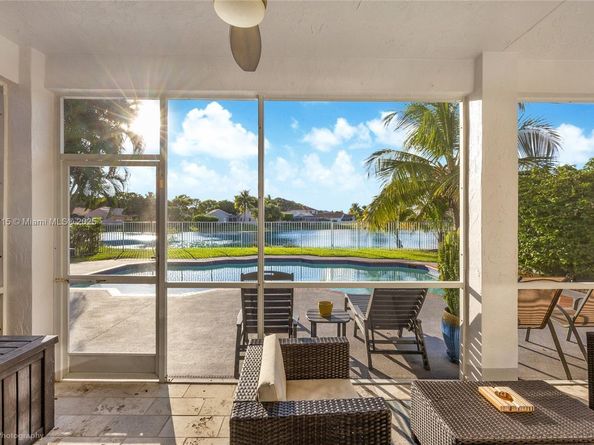 4394 Fox Ridge Dr, Weston FL 33331