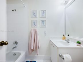 4394 Fox Ridge Dr, Weston FL 33331