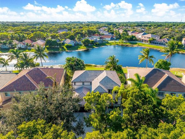 4394 Fox Ridge Dr, Weston FL 33331