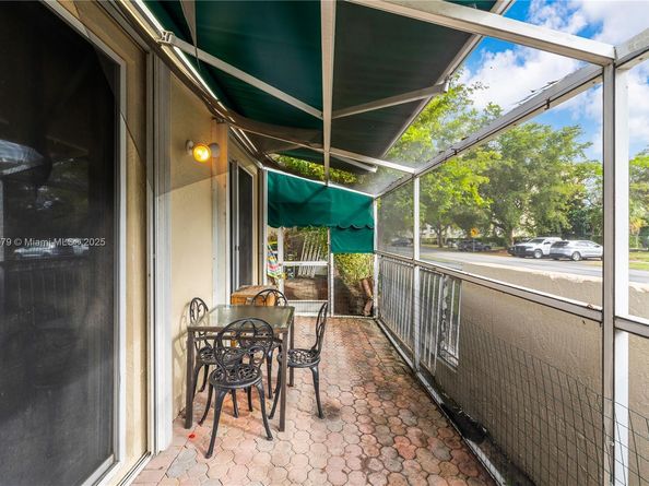 789 NE 195th St, Miami FL 33179