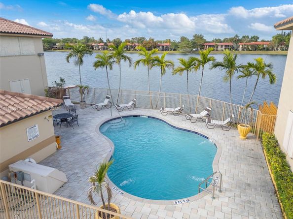 789 NE 195th St, Miami FL 33179