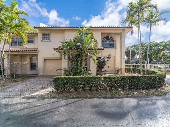 789 NE 195th St, Miami FL 33179