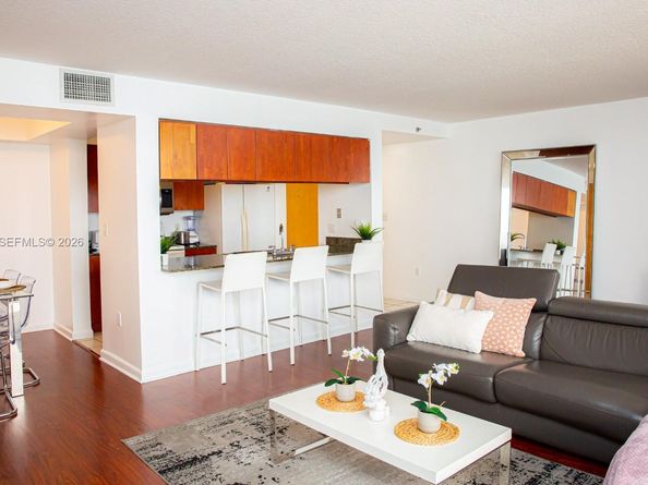 1200 Brickell Bay Dr 1901, Miami FL 33131