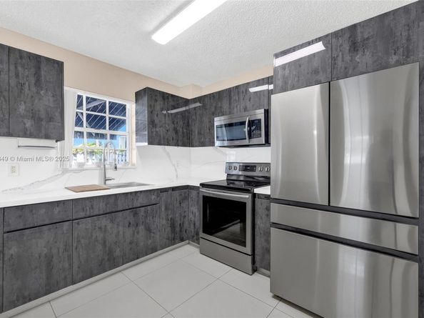 2050 NE 140th St 1, North Miami Beach FL 33181
