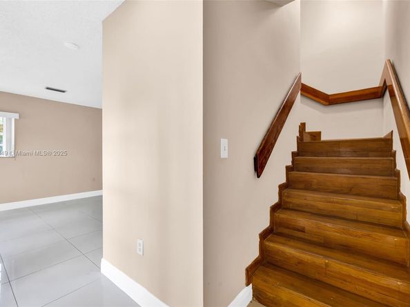 2050 NE 140th St 1, North Miami Beach FL 33181