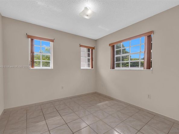 2050 NE 140th St 1, North Miami Beach FL 33181