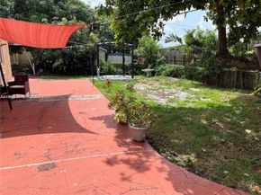 1014 W 68th St, Hialeah FL 33014