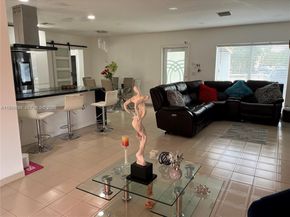 1014 W 68th St, Hialeah FL 33014