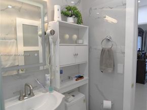 1014 W 68th St, Hialeah FL 33014