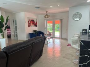 1014 W 68th St, Hialeah FL 33014