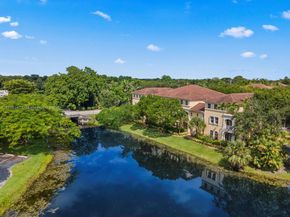 160 Jacaranda Country Club Dr 201, Plantation FL 33324